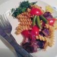Мясо с овощами и пастой